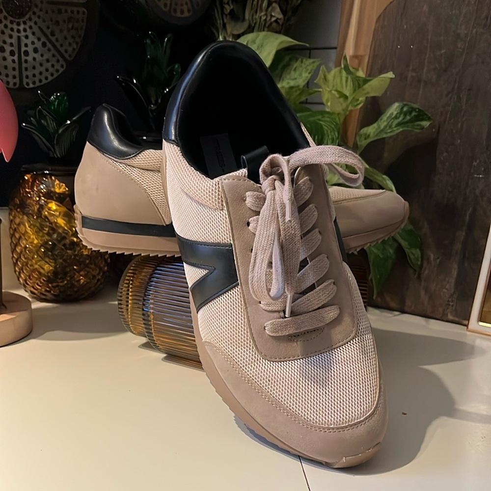 Strauss and Ramm Sneakers NWOT